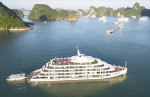 Ngày 2: Vịnh Hạ Long – Du thuyền và khám phá hang động
