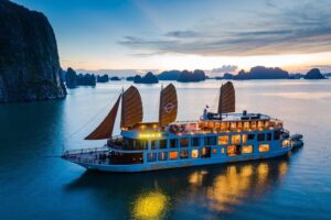 Ngày 2: Hà Nội – Hạ Long • Di chuyển đến Hạ Long bằng xe du lịch.